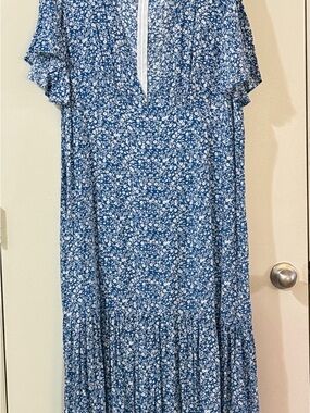 NWOT SHEIN Blue Floral Tiered Maxi Dress with White Flowers